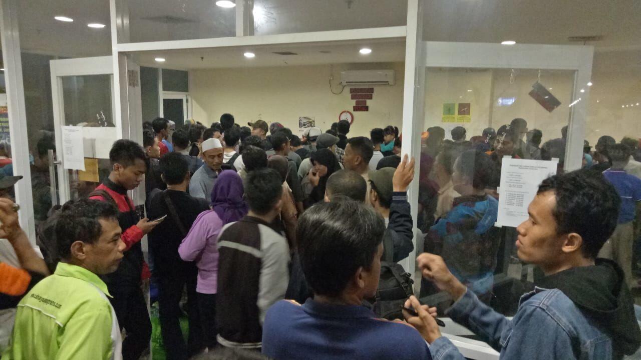 Kisah Pemudik Yang Rela Menunggu Bus 10 Jam Demi Pulang Kampung