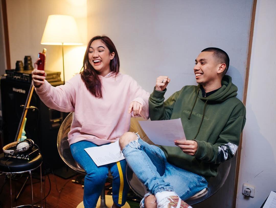 Rilis Single, Ini 10 Penampilan Baru Marion Jola yang Makin Hits