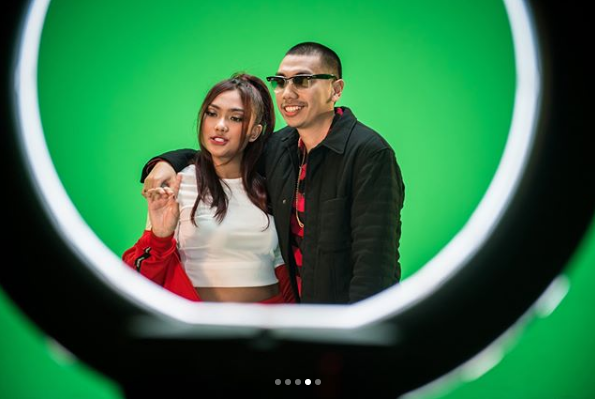 Rilis Single, Ini 10 Penampilan Baru Marion Jola yang Makin Hits