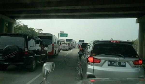 Ada Tabrakan Beruntun, Arus Mudik di Tol Cipali Macet Panjang