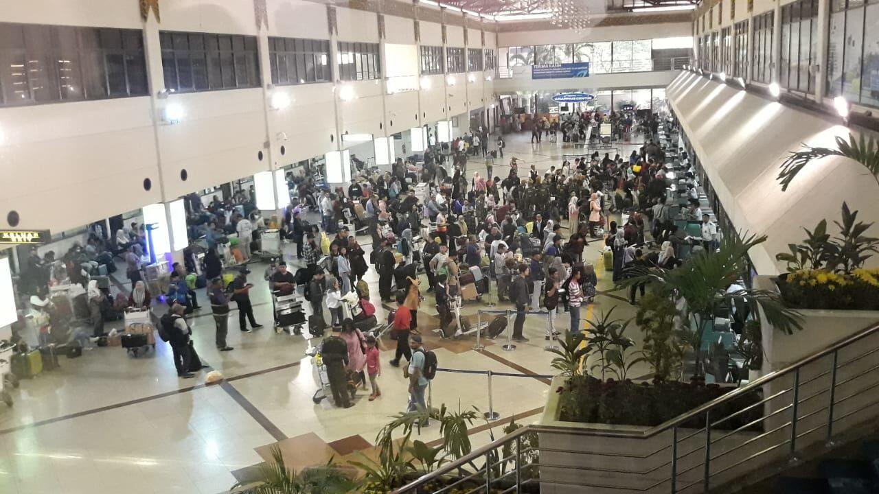 Begini Antrean Pemudik di Bandara Juanda Surabaya