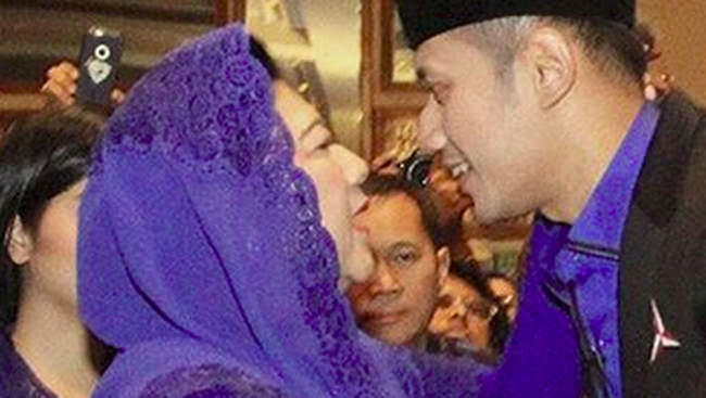 Saat Bu Ani Bela AHY dari Nyinyiran Netizen: Kok Situ yang Ngatur?