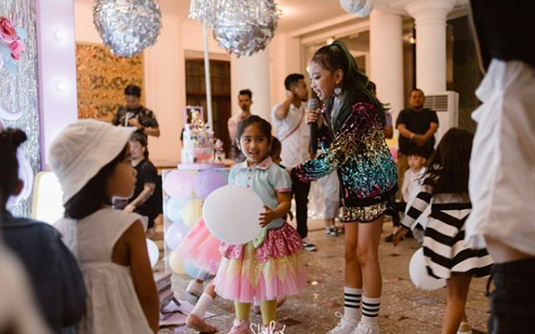10 Potret Keseruan Ulang Tahun Putri Dian Sastro, Mewah & Meriah