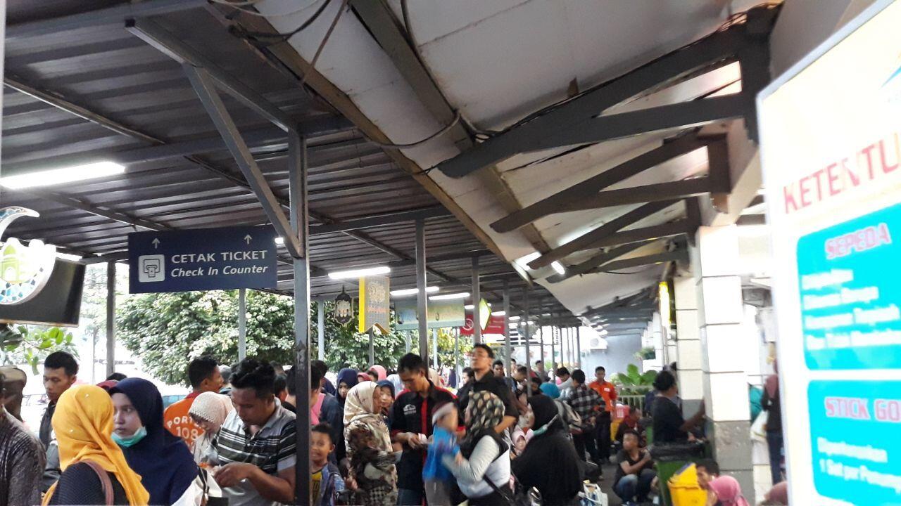 Kisah Haru Pemudik yang Melahirkan di Rest Area Tol Purbaleunyi