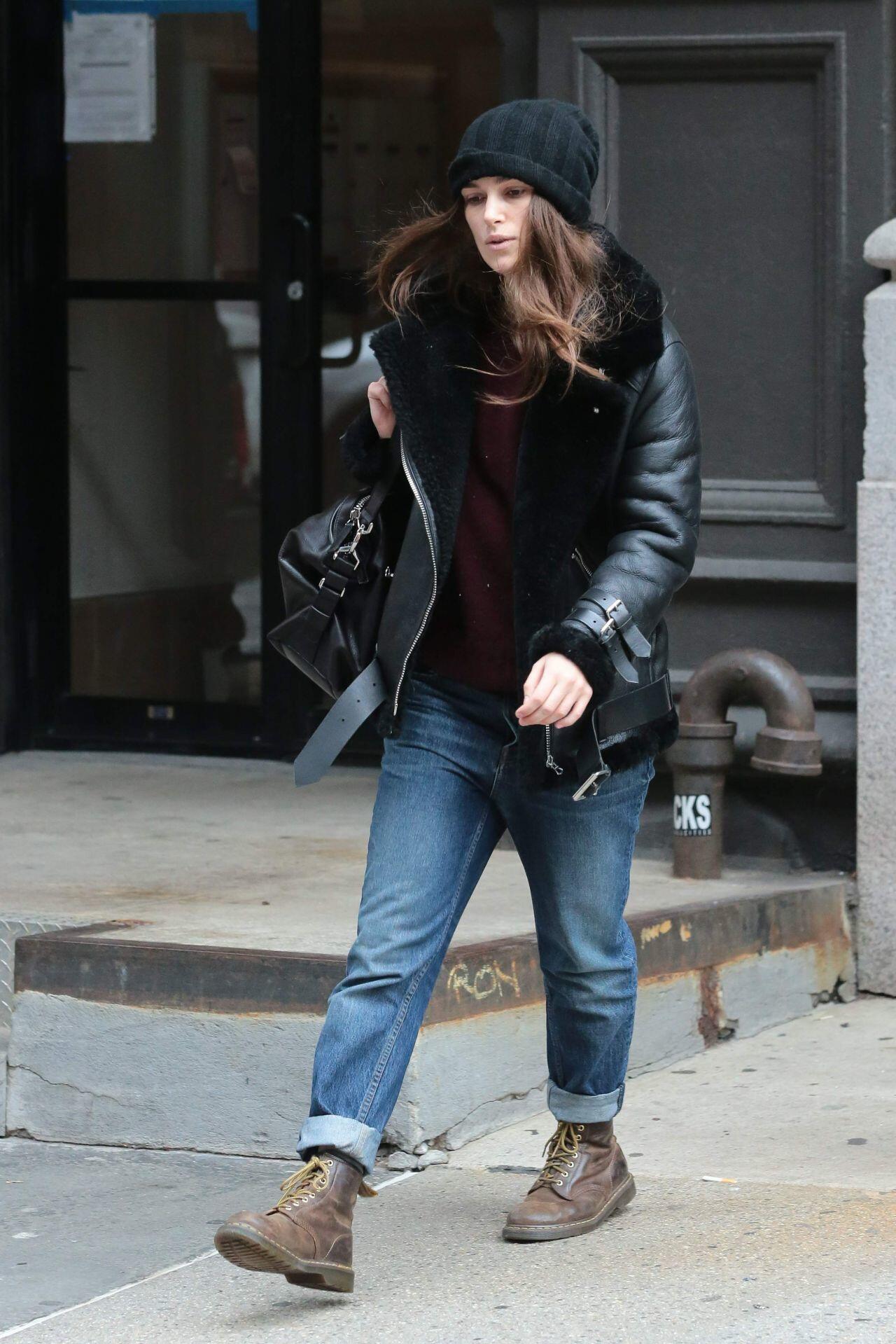 10 Gaya Boyish dan Feminin ala Aktris Inggris Keira Knightley