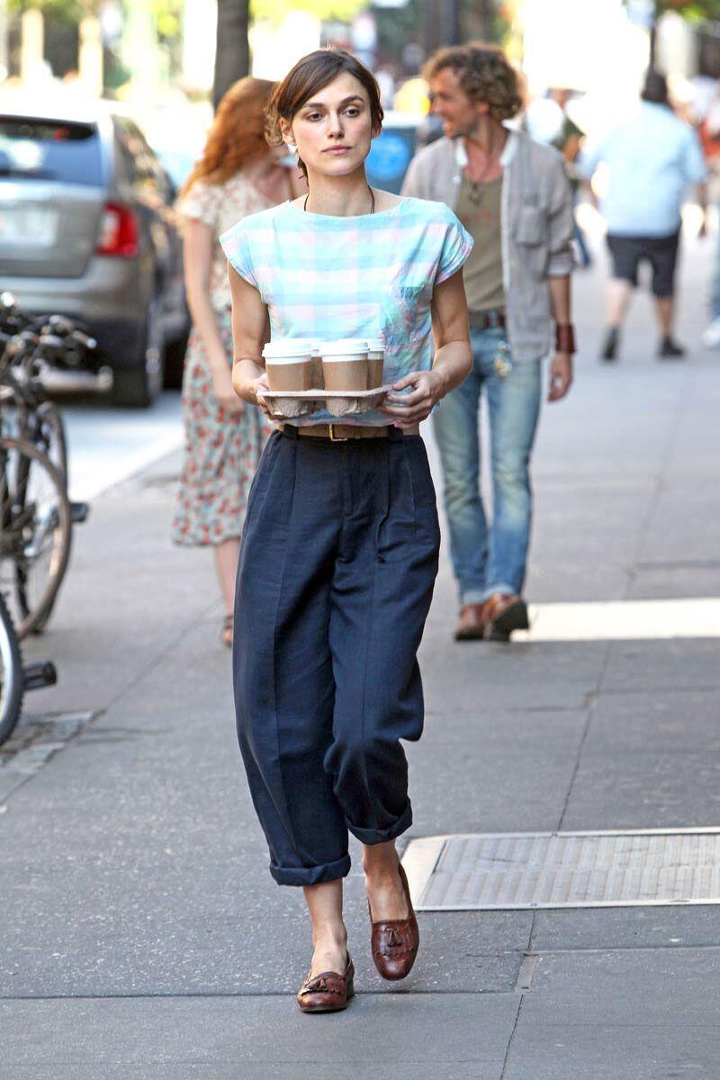 10 Gaya Boyish dan Feminin ala Aktris Inggris Keira Knightley