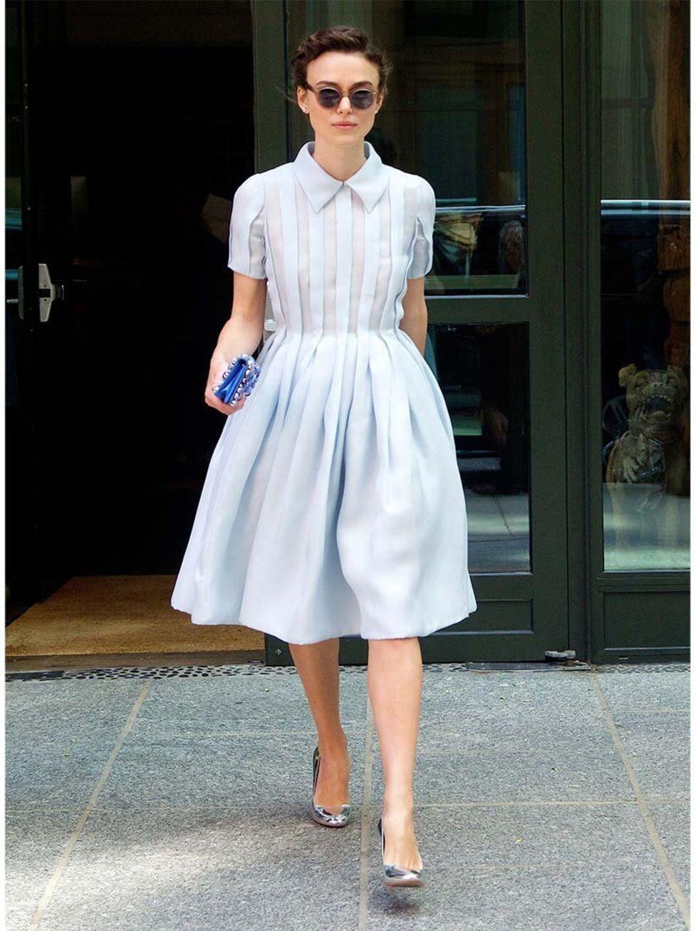 10 Gaya Boyish dan Feminin ala Aktris Inggris Keira Knightley