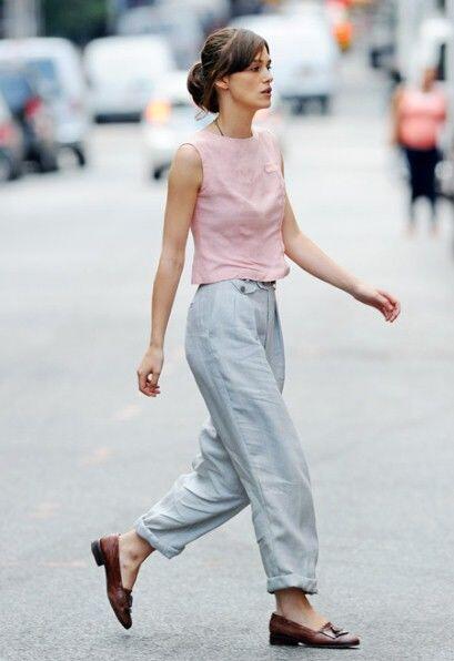 10 Gaya Boyish dan Feminin ala Aktris Inggris Keira Knightley
