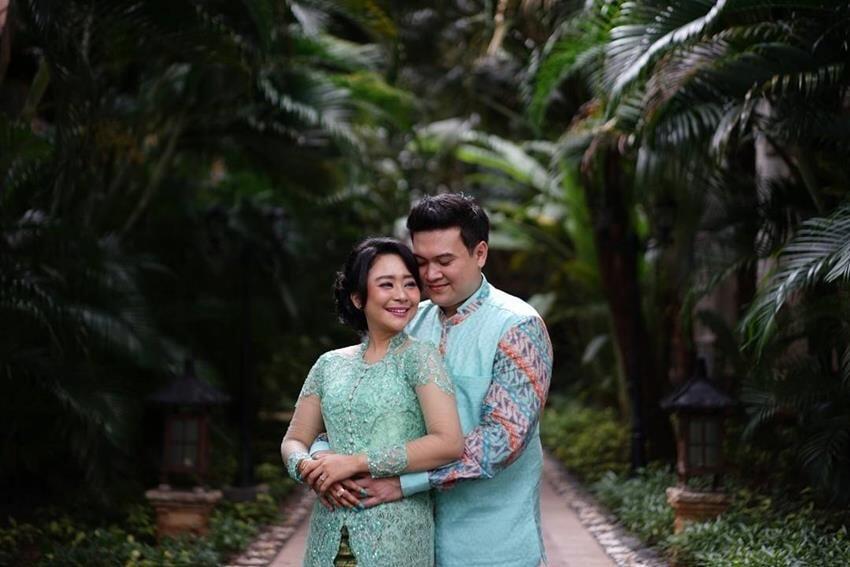 Segera Menikah, Intip 10 Kemesraan Chikita Meidy dan Tunangannya