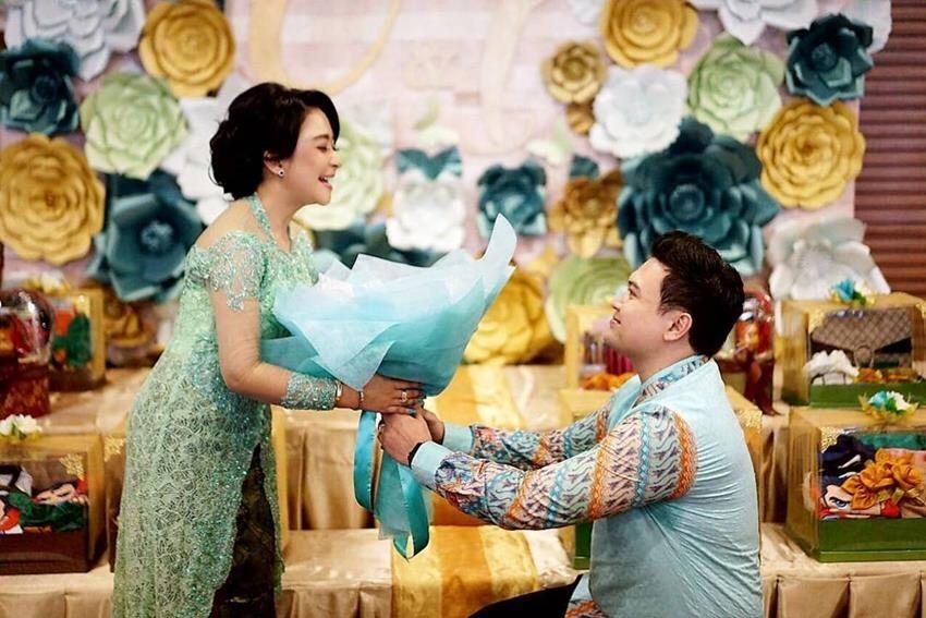 Segera Menikah, Intip 10 Kemesraan Chikita Meidy dan Tunangannya