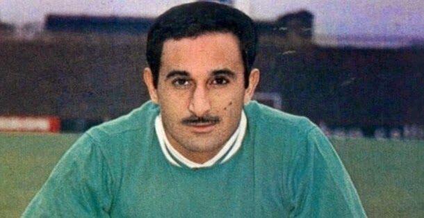 Jalan Pedang Pesepak Bola: Menantang Diktator, Melawan Penindas