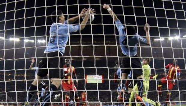 Kisah Luis Suarez yang Pernah Memakai 'Tangan Tuhan' di Piala Dunia