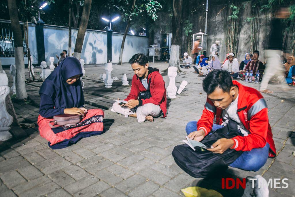 Ziarah hingga Belanja, Cara Millennials Isi Ramadan di Ampel