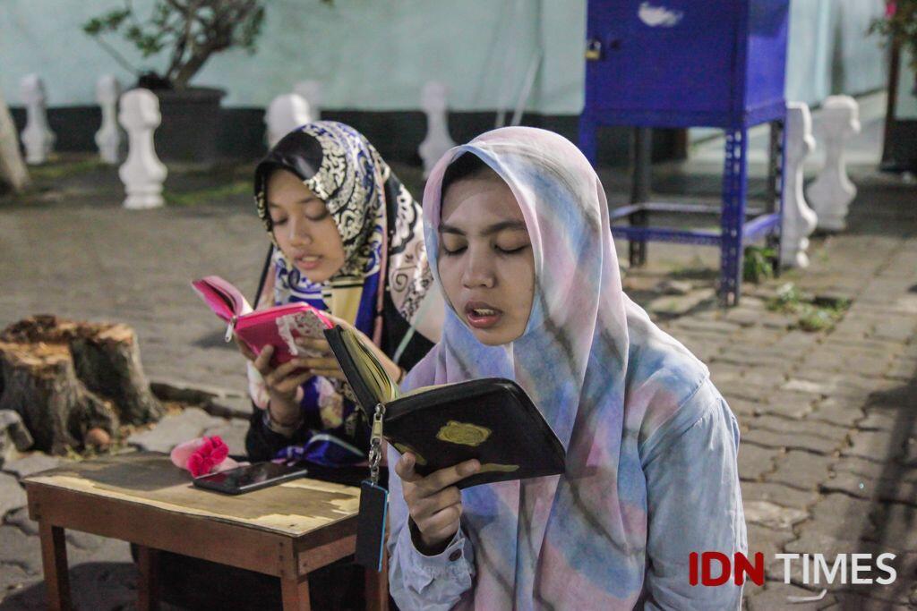 Ziarah hingga Belanja, Cara Millennials Isi Ramadan di Ampel