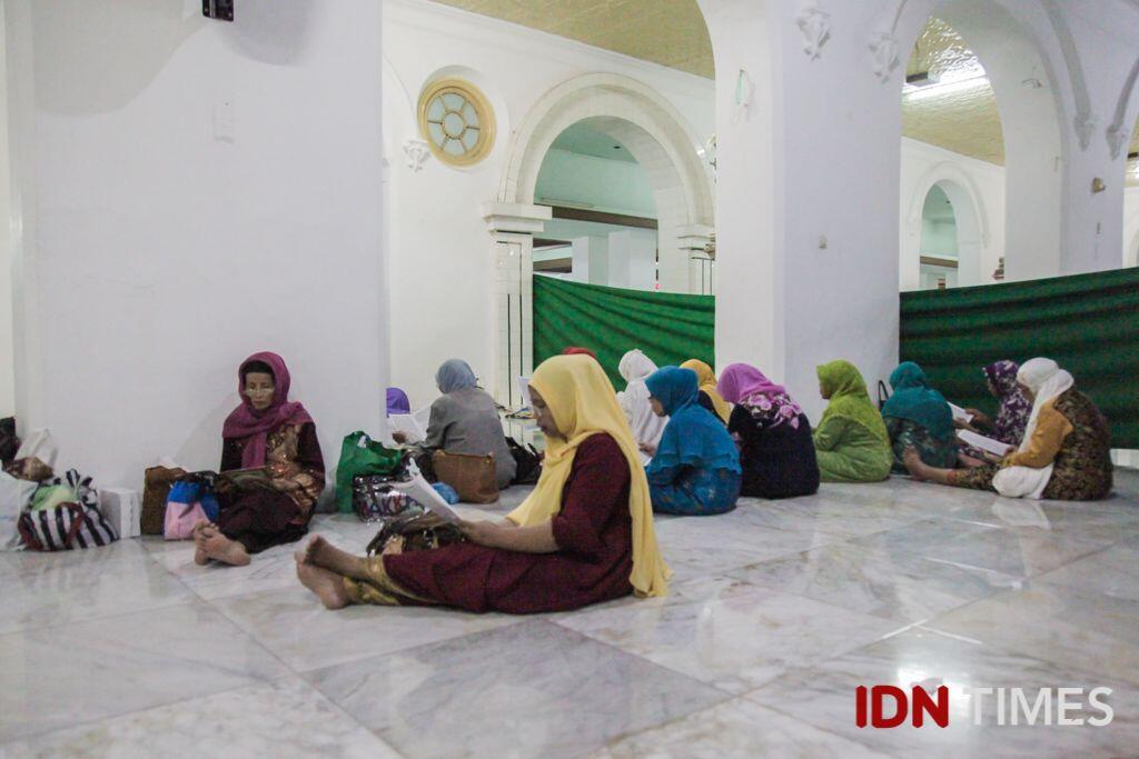 Ziarah hingga Belanja, Cara Millennials Isi Ramadan di Ampel