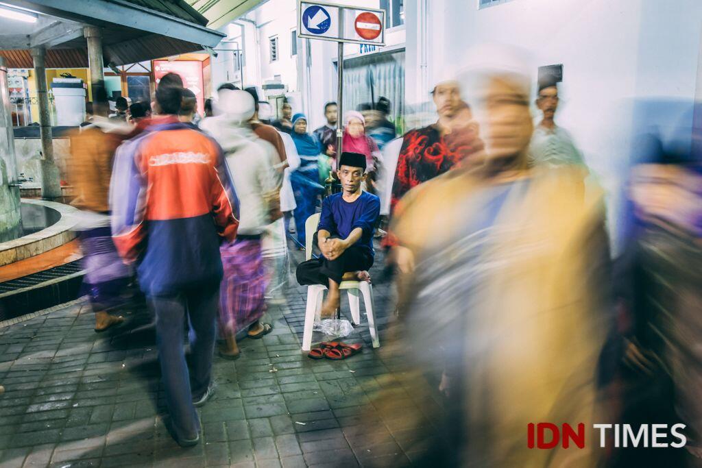 30 Potret Suasana Jelang Akhir Ramadan di Makam Sunan Ampel Surabaya