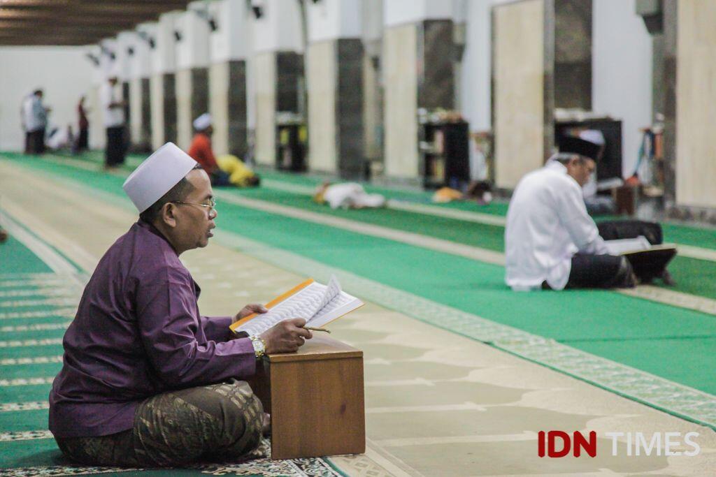 30 Potret Suasana Jelang Akhir Ramadan di Makam Sunan Ampel Surabaya