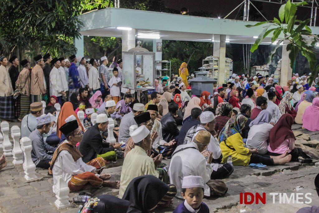 30 Potret Suasana Jelang Akhir Ramadan di Makam Sunan Ampel Surabaya