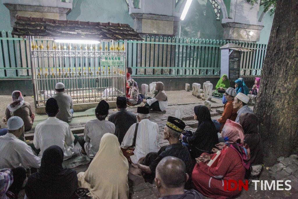 30 Potret Suasana Jelang Akhir Ramadan di Makam Sunan Ampel Surabaya