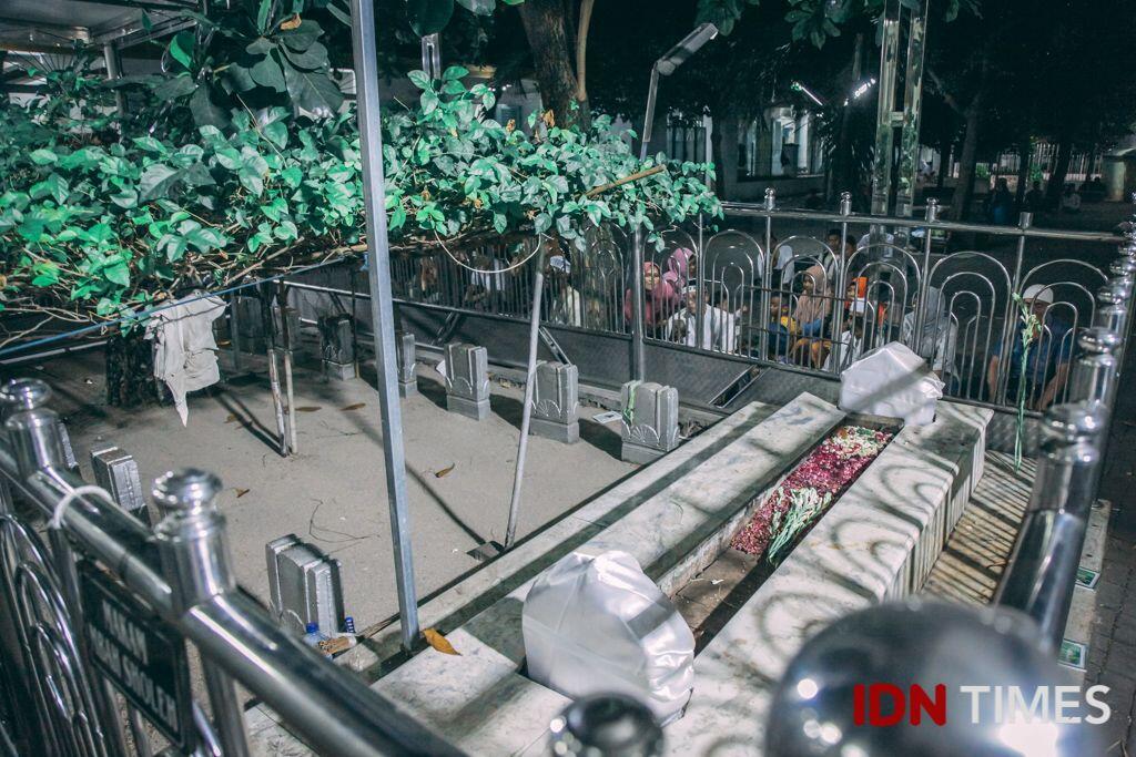 30 Potret Suasana Jelang Akhir Ramadan di Makam Sunan Ampel Surabaya