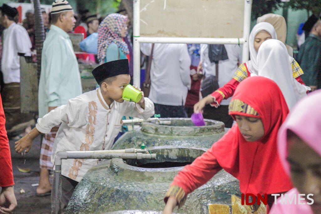 30 Potret Suasana Jelang Akhir Ramadan di Makam Sunan Ampel Surabaya