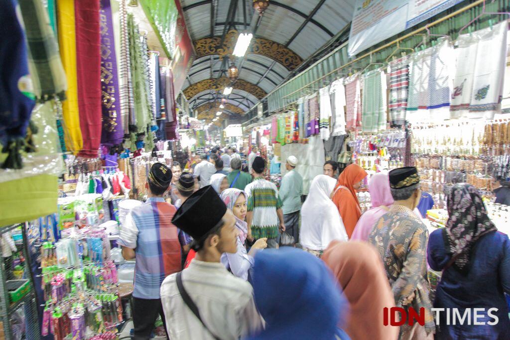 30 Potret Suasana Jelang Akhir Ramadan di Makam Sunan Ampel Surabaya