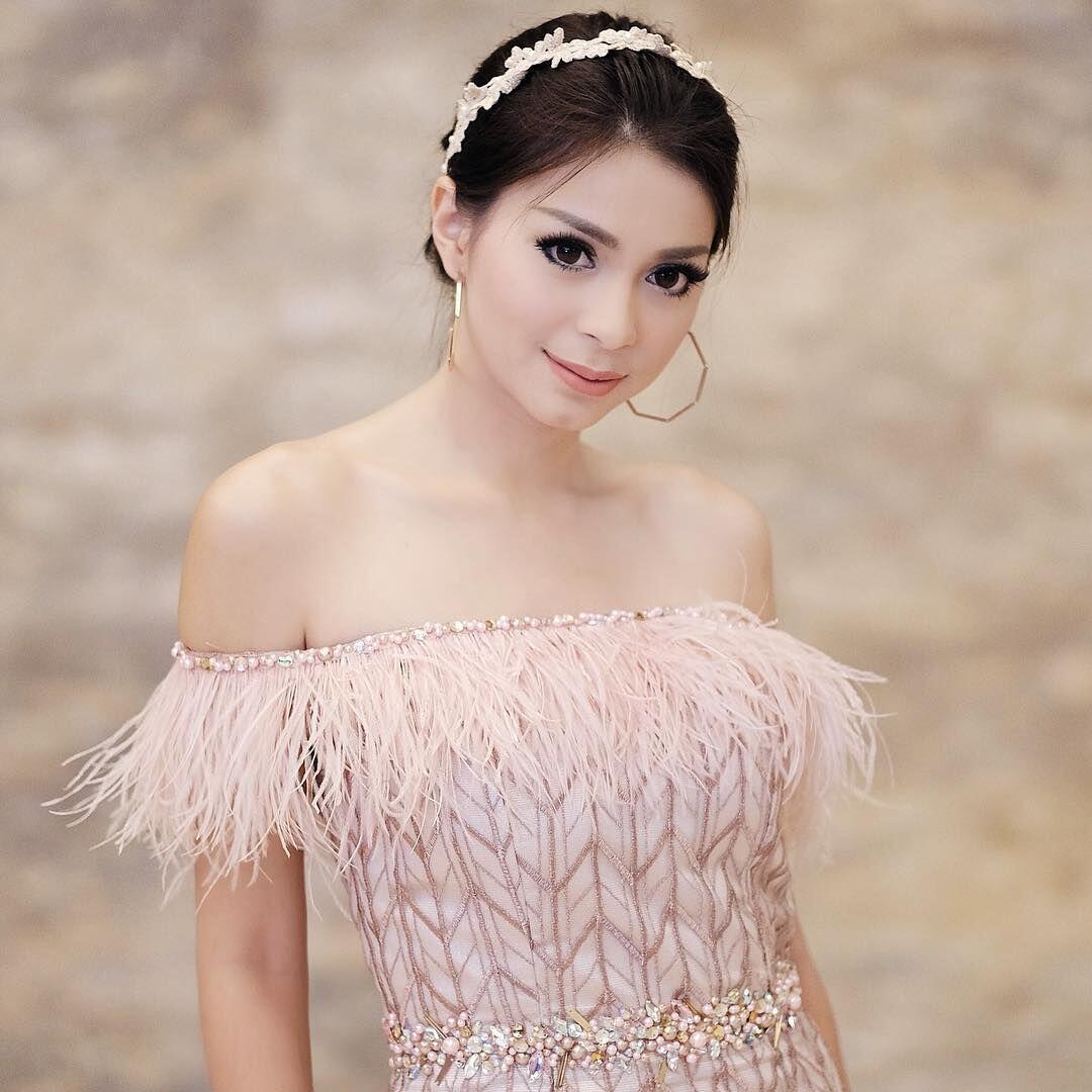 10 Potret Sandra Olga Presenter Sepak Bola yang Sangat Menawan