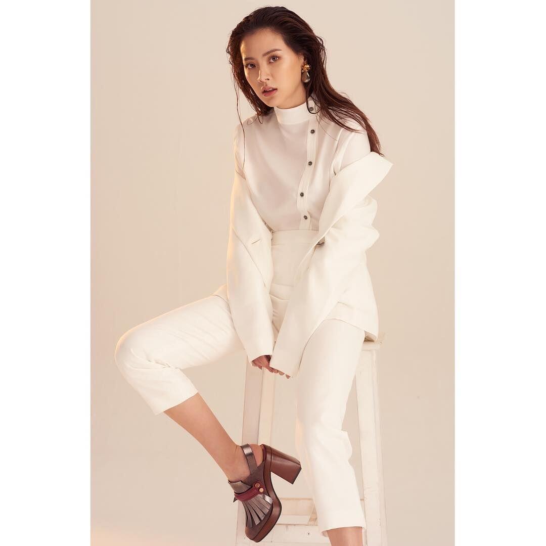 9 Outwear Serba Putih ala Baifern Pimchanok, Gaya Makin Stand Out!