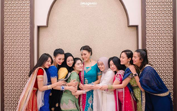 10 Momen Bahagia Bridal Shower Erica Putri, Bertema India