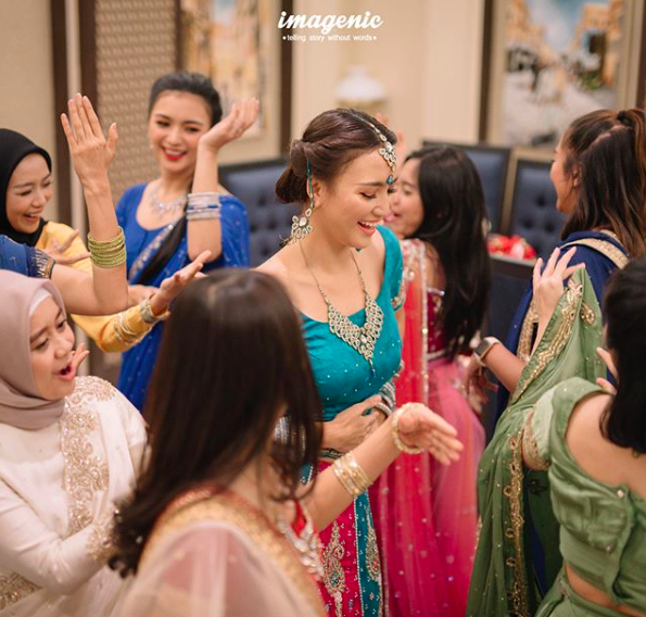 10 Momen Bahagia Bridal Shower Erica Putri, Bertema India