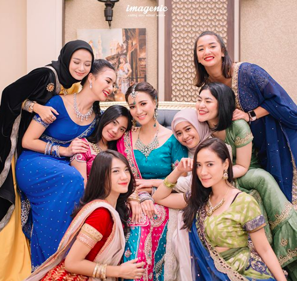 10 Momen Bahagia Bridal Shower Erica Putri, Bertema India