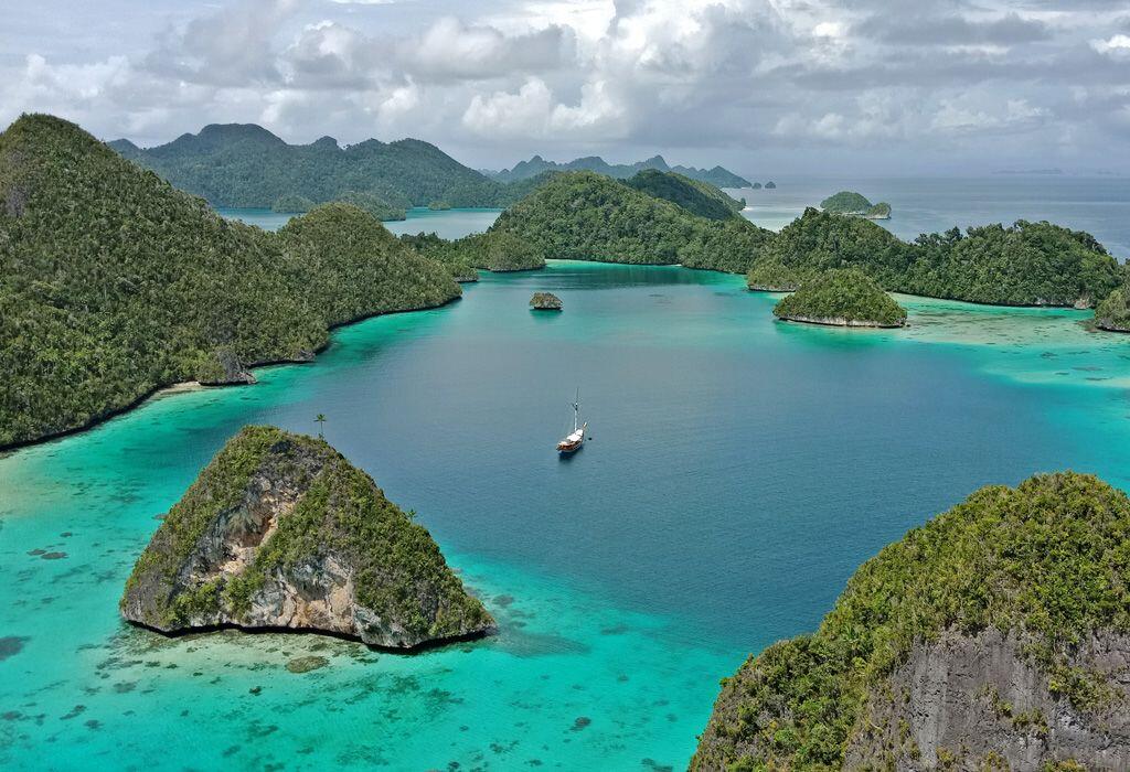 10 Spot Cantik Buat Habiskan Libur Lebaran di Raja Ampat