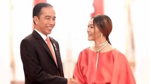 Bahagianya Inul Daratista Dapat Kartu Ucapan Dari Pak Jokowi