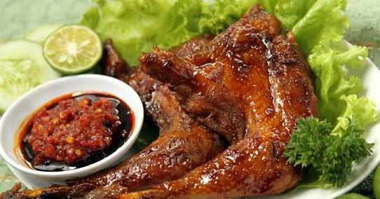 Tradisi yang berhubungan dengan ayam di Indonesia