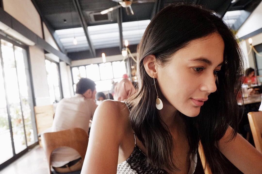 10 Pesona Paula Verhouven, "Teman Spesial" Presiden Jomblo Baim Wong