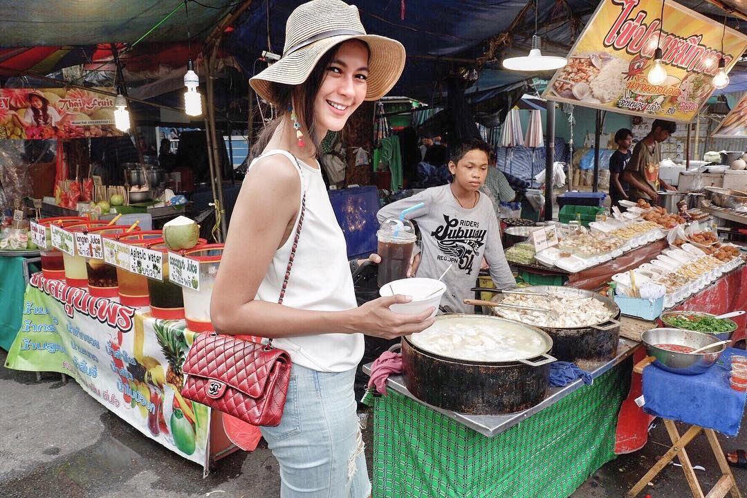 10 Pesona Paula Verhouven, "Teman Spesial" Presiden Jomblo Baim Wong