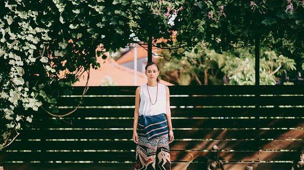 10 Style Fashion ala Adinia Wirasti Saat Liburan, Instagramable Abis!