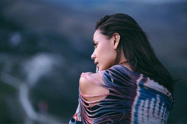 10 Style Fashion ala Adinia Wirasti Saat Liburan, Instagramable Abis!