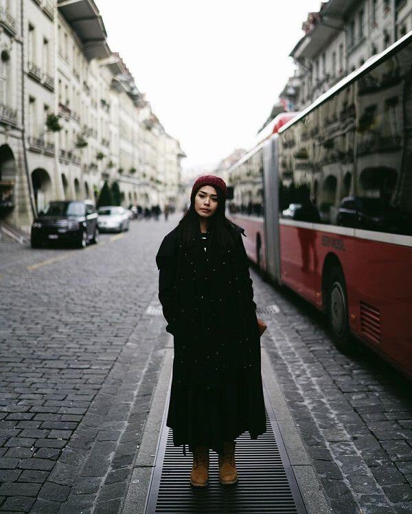 10 Style Fashion ala Adinia Wirasti Saat Liburan, Instagramable Abis!