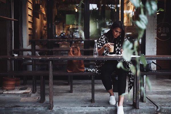 10 Style Fashion ala Adinia Wirasti Saat Liburan, Instagramable Abis!