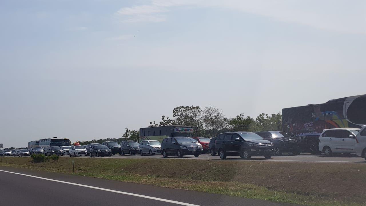 Arus Mudik: Begini Suasana Padatnya Tol Cipali hingga Palimanan