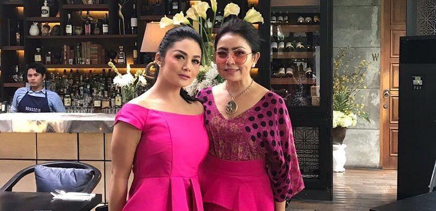 10 Penampilan Mewah Mayangsari Saat Arisan Ini Curi Perhatian