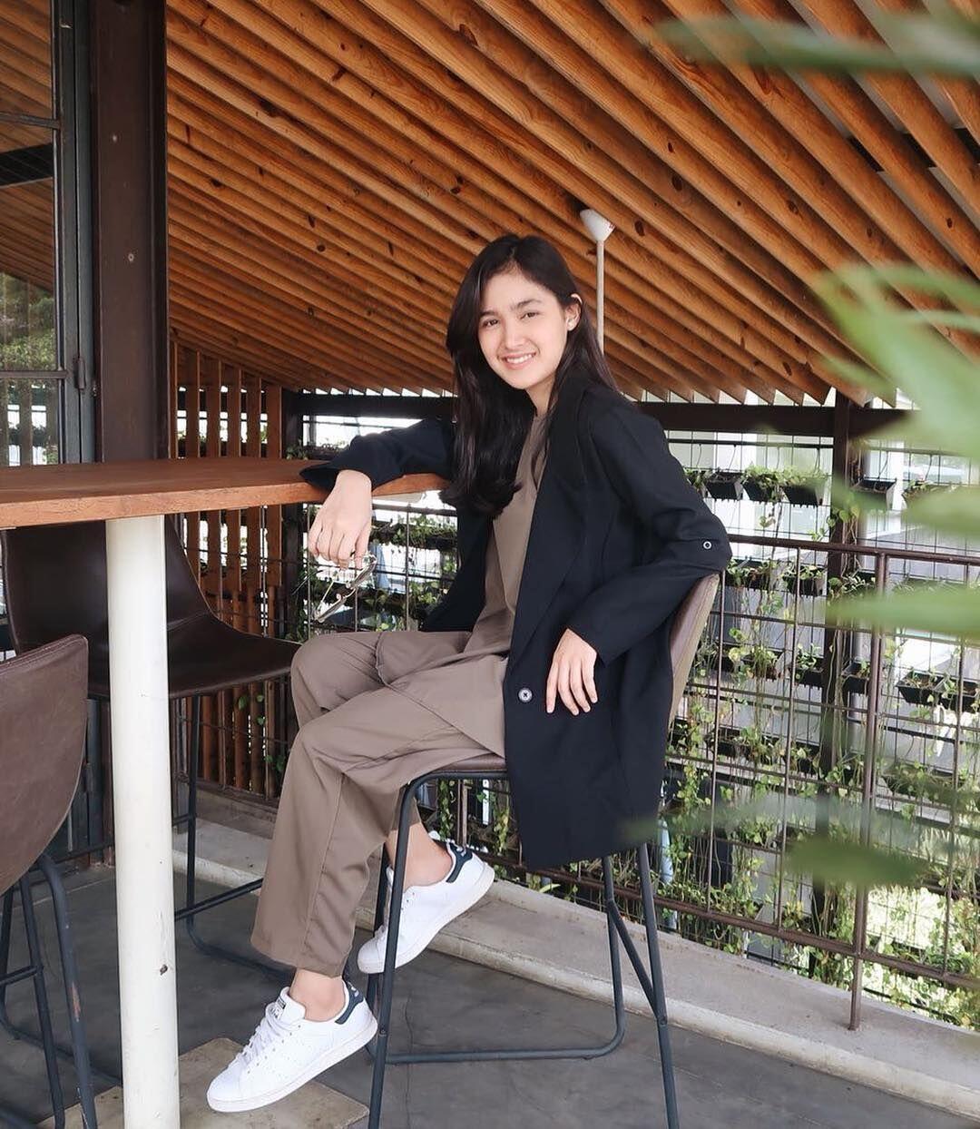 10 Inspirasi Outfit Tomboi ala Cut Syifa, Casual Tapi Kece