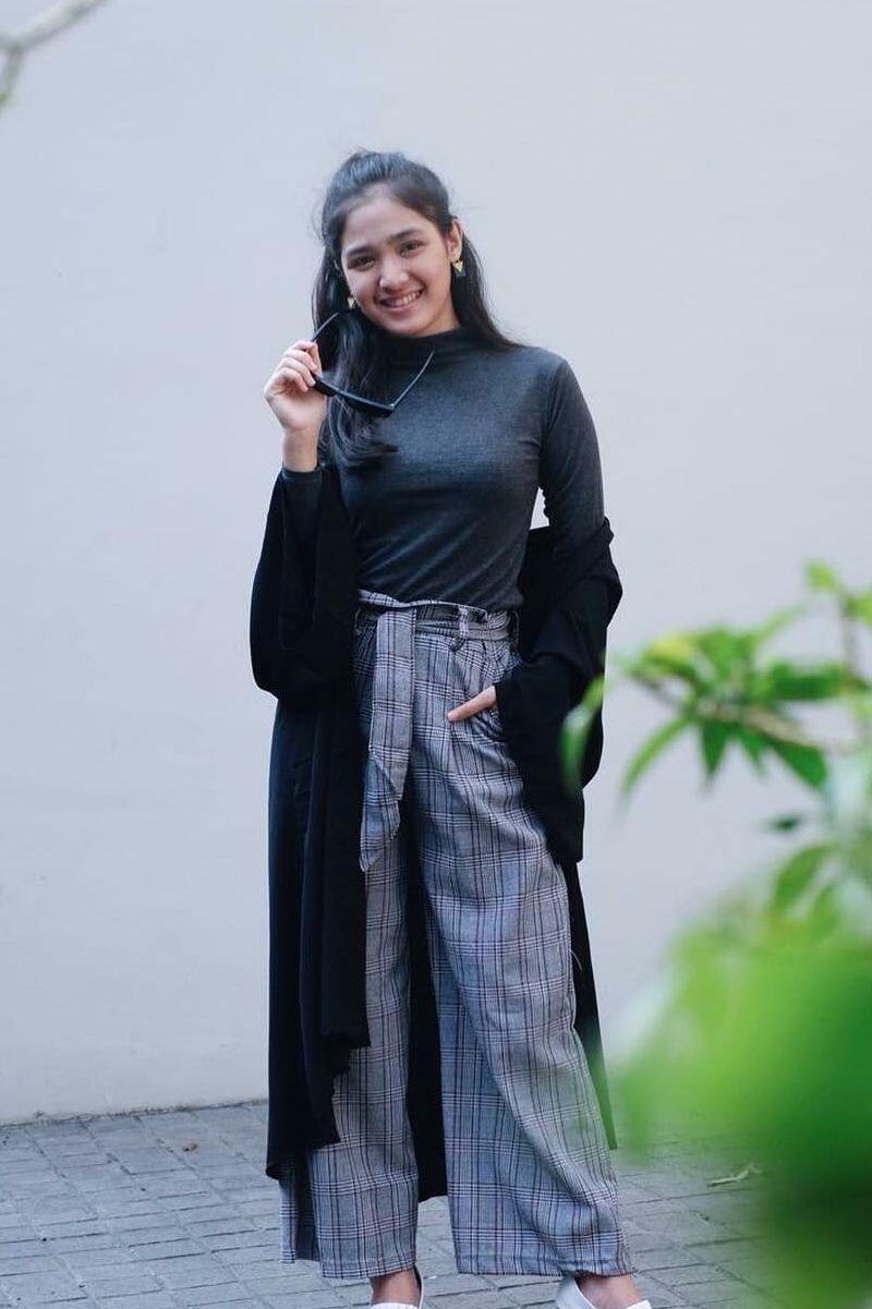 10 Inspirasi Outfit Tomboi ala Cut Syifa, Casual Tapi Kece