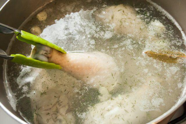 Resep Sederhana Bikin Keripik Usus Ayam, Gak Bisa Berhenti Ngunyah Deh!