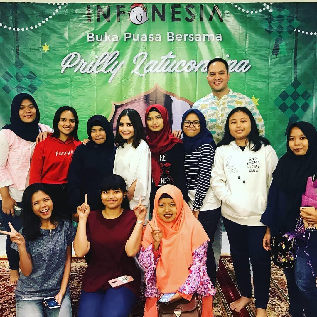 8 Potret Kehangatan Artis Buka Bareng Fans, Bak Keluarga Sendiri