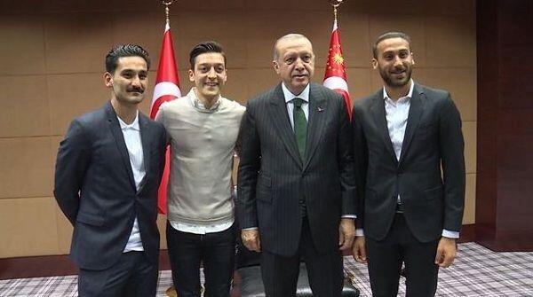 Foto Bareng Erdogan, Kanselir Jerman Bela Ozil dan Gundogan