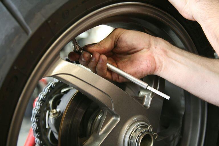 Mudik Pakai Motor? Ini 5 Tips Biar Perjalananmu Nyaman dan Aman