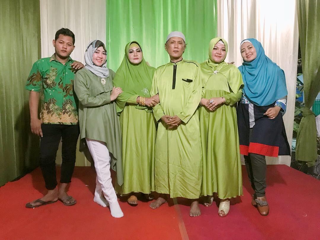 Di Puncak Karier, 10 Potret Sederhana Via Vallen Bersama Keluarga