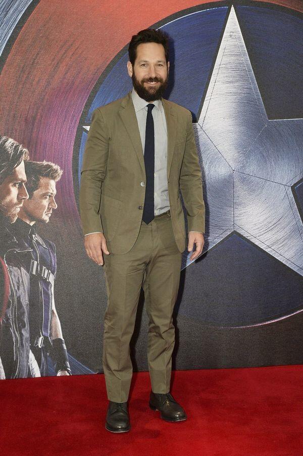 7 Inspirasi Style Paul Rudd Pemeran Ant Man yang Ganteng Abis